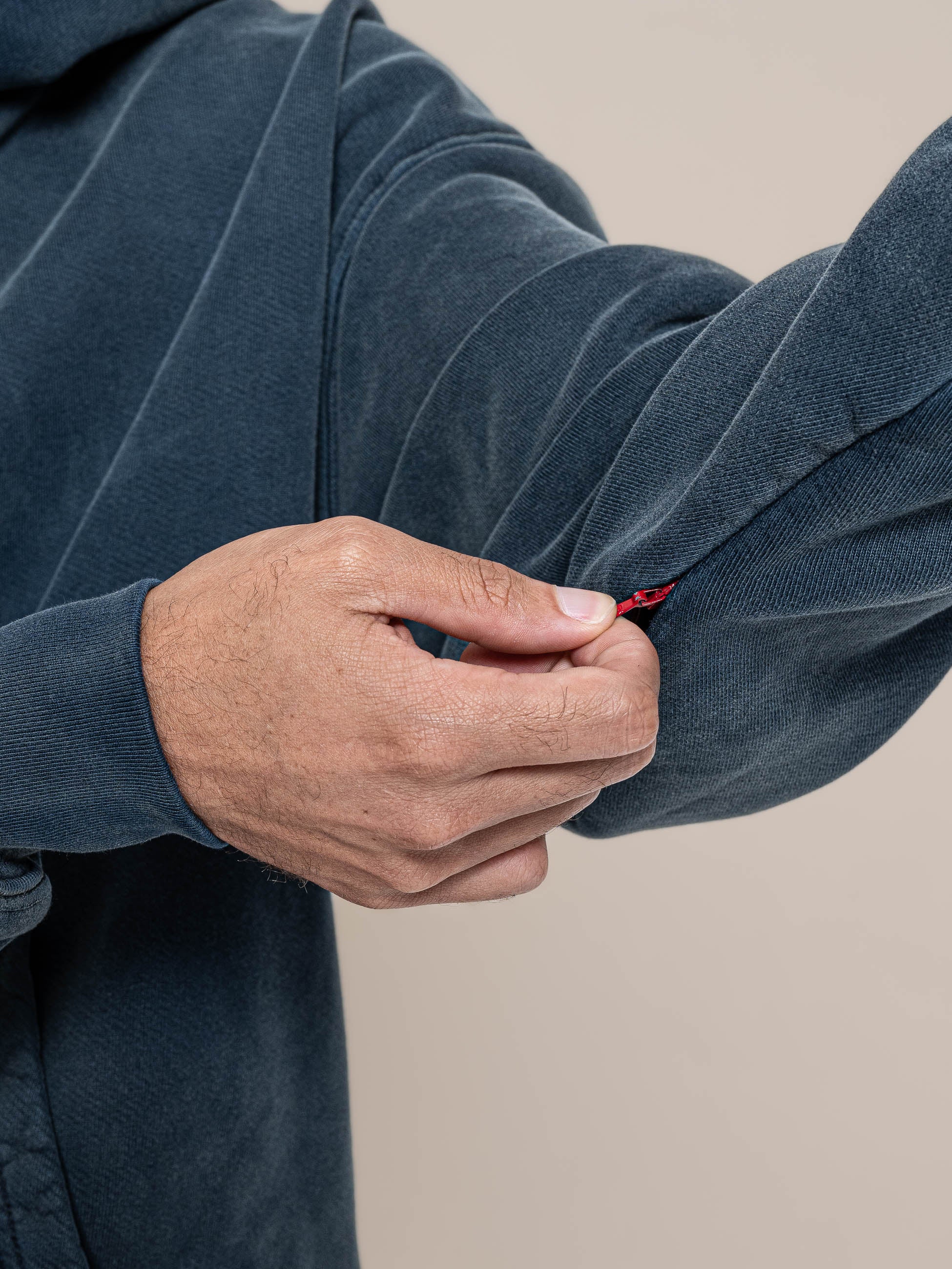 close the hidden pocket at the left arm